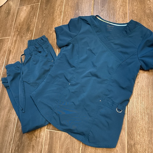 Scrub Set - Picture 2 of 2